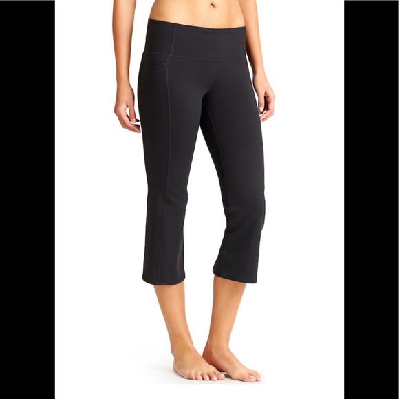 Athleta Pants - Athleta crop kickflare bottom leggings S